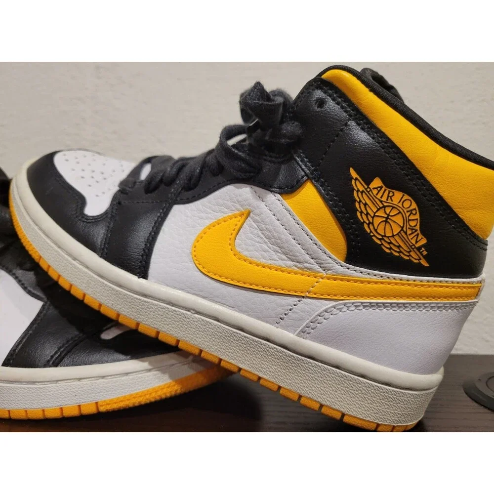 Wmns Air Jordan 1 Mid SE 